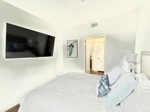 Spacious and Central with a Pool View