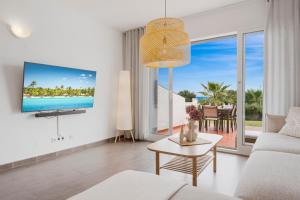 Charming seaview apt by Costarentals - Ref 49