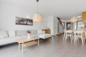 Charming seaview apartment with pool in La Cala by Costarentals - Ref 49