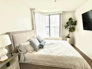 Spacious and Central with a Pool View