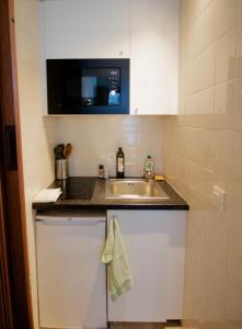 Beautiful and bright apt AvLouise