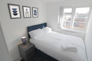 3Bed Central Flat - free parking