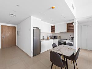 Modern and Classic 1BDR In Downtown Views-14