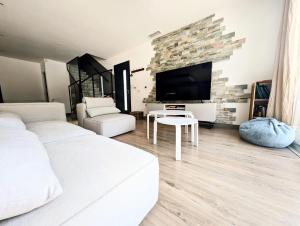 Maisons de vacances Villa plein Sud, clim et piscine, 6 a 8 personnes : Maison 4 Chambres