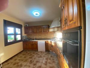 Country house with large garden next to the beach