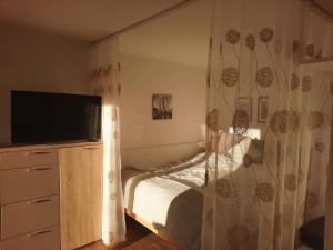 Inspiration - zwei Terrassen mit Seeblick und Garten