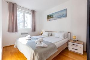 Bruno one bedroom apartment with parking