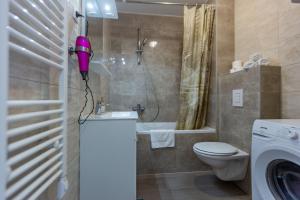 Bruno one bedroom apartment with parking