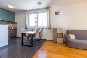Bruno one bedroom apartment with parking