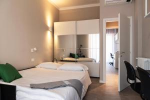 Youhosty - 3 Bedroom Apartment Citta Studi