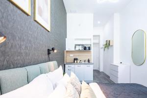 Extreme Central Modern AirCon Studio