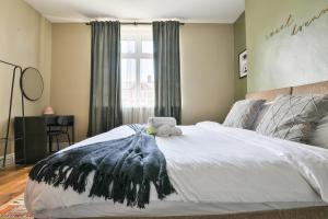 Two Bedroom Apartment Between City Centre & Bay