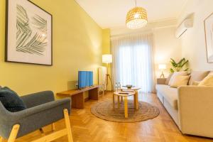 Acropolis Central Living