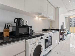 Stylish & Serene Studio in Ghalia, JVC-16