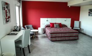Hotels Hotel Restaurant Le Gardon - Pont du Gard : Suite 1 Chambre
