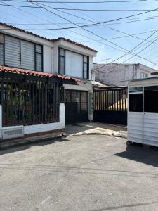 Apartamento en madera cerca del C.C Titán Plaza