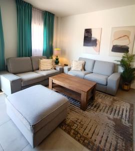 PMT01 - Modern, luxury with heated pool