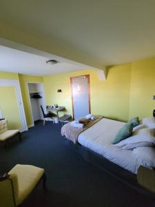 Hotels Hotel Logis Au Moyne de Saire : photos des chambres