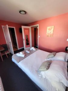 Hotels Hotel Logis Au Moyne de Saire : photos des chambres