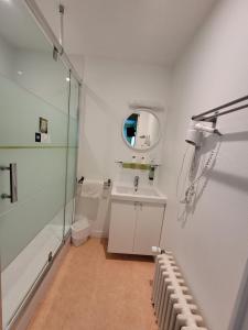 Hotels Hotel Logis Au Moyne de Saire : photos des chambres