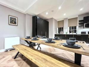 Brighton Central 3BR Apartment with Parking