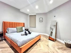 Central Brighton 3-Bed 3-Bath Apartment, Sleeps 7, Parking Available
