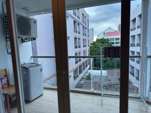 centara avenue 2br smart tv wifi