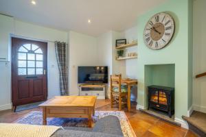 Bell Cottage - Cockermouth is five minutes walk to pubs, restaurants and shops