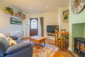 Bell Cottage - Cockermouth is five minutes walk to pubs, restaurants and shops