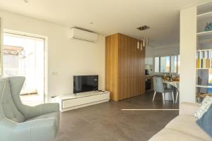 Waves Nazare - by Smarthomes