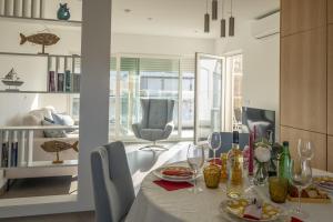 Waves Nazare - by Smarthomes