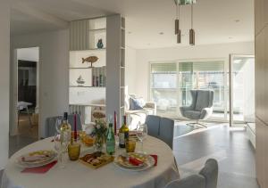 Waves Nazare - by Smarthomes