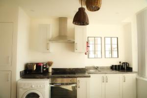 Bradford City Centre Walk To Trains, Dining, 65 Smart TV, Perfect For Working Professionals