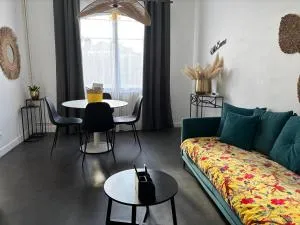 Villa Emma , maison classée 3 étoiles au centre de tout avec jardin clos à Châtellerault, à 20 mn Futuroscope&Aquascope - Les Naux