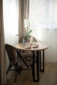 Green Garden & Private Parking Apartments with Playground