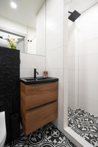 Green Garden & Private Parking Apartments with Playground