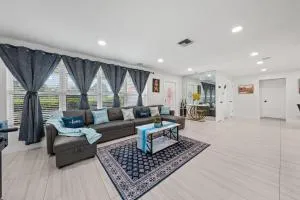 Sweet Pink House 3 Bed 2 Bath Riviera Beach - ريفييرا بيتش