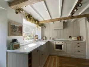 The Cottage on the Island - Castleton