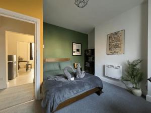 Central Seaside Apartment with Home Cinema