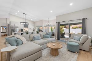 Modern Escape with Pool Ping Pong & Putting Green
