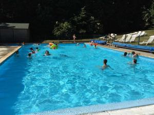 Campings Camping 3 etoiles - Piscine - ccbaeei : photos des chambres