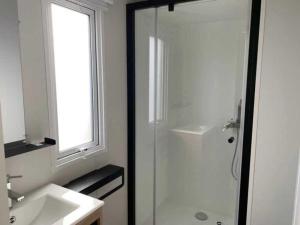 Campings Camping 3 etoiles - Piscine - ccbaeei : photos des chambres