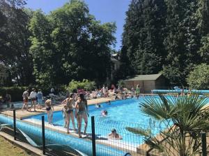 Campings Camping 3 etoiles - Piscine - ccbaeei : photos des chambres