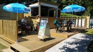 Campings Camping 3 etoiles - Piscine - ccbaeei : photos des chambres