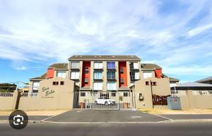 Cosy 1-Bedroom Near the Beach