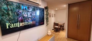 São Paulo Flat Familia ExtraComfort TV 65" lado Sírio Libanes