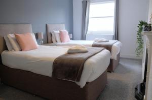 Spacious Georgian 3bedroom Apartment- 10 minute walk to the River Avon, Roman Baths and Bath Abbey