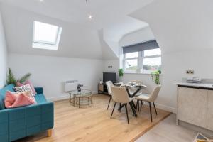 Bright & Airy 2-Bedroom, Leatherhead, Sleeps 4
