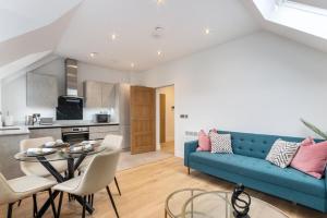 Bright & Airy 2-Bedroom, Leatherhead, Sleeps 4