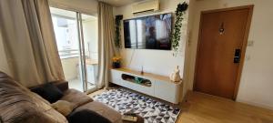 São Paulo Flat Familia ExtraComfort TV 65" lado Sírio Libanes